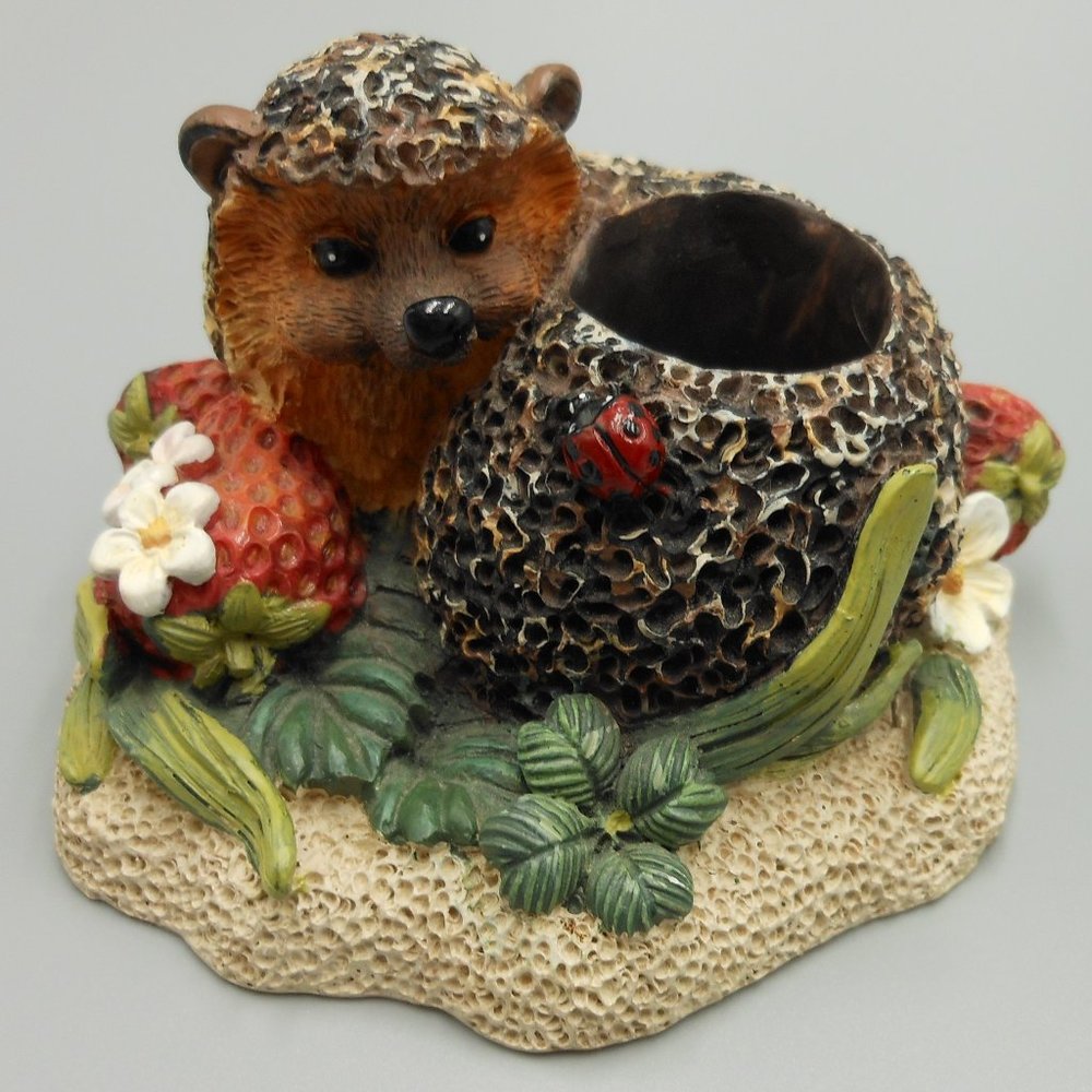 VINTAGE BRAMBLE & CLOVER Hedgehog